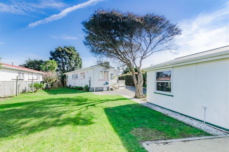 Photo of property in 151 Te Moana Road, Waikanae, 5036