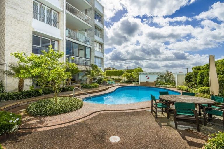 Photo of property in 2b/6 The Promenade, Takapuna, Auckland, 0622