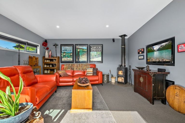 Photo of property in 11 Glentui Place, Waikawa, Picton, 7220