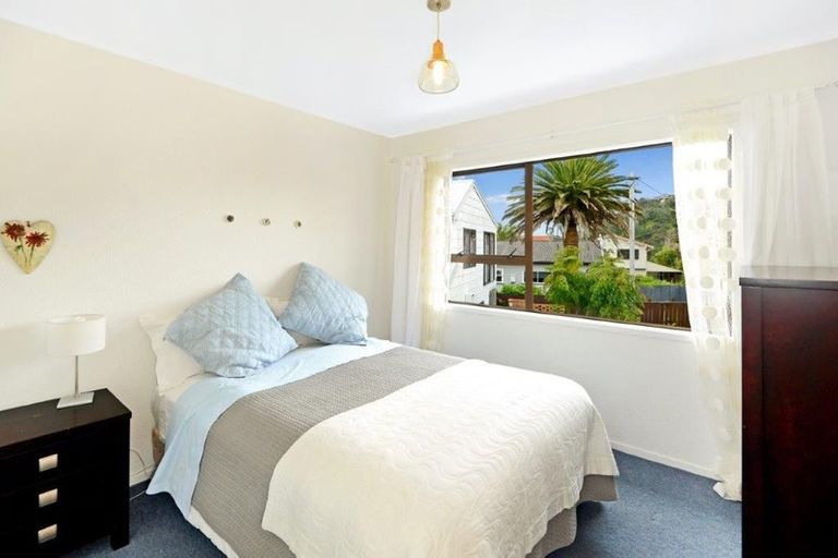 Photo of property in 1/52 Rambler Crescent, Beach Haven, Auckland, 0626