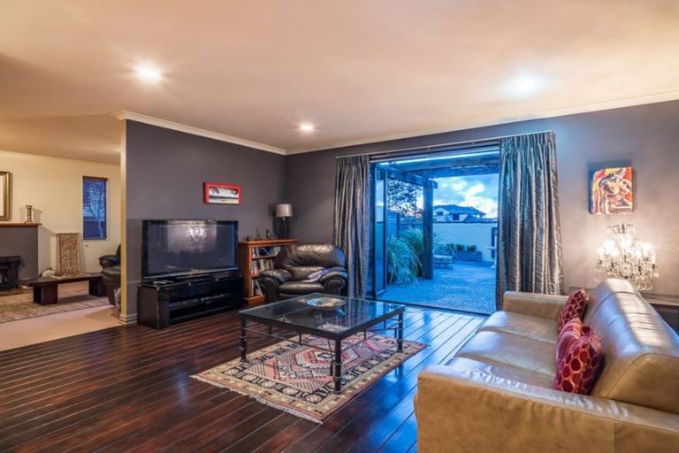 Photo of property in 9 Shearwater Rise, Paraparaumu Beach, Paraparaumu, 5032