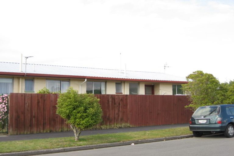 Photo of property in 1/2 Tamarisk Place, Parklands, Christchurch, 8083