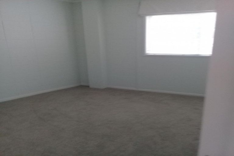 Photo of property in 3/4 Coronation Road, Glenfield, Auckland, 0627