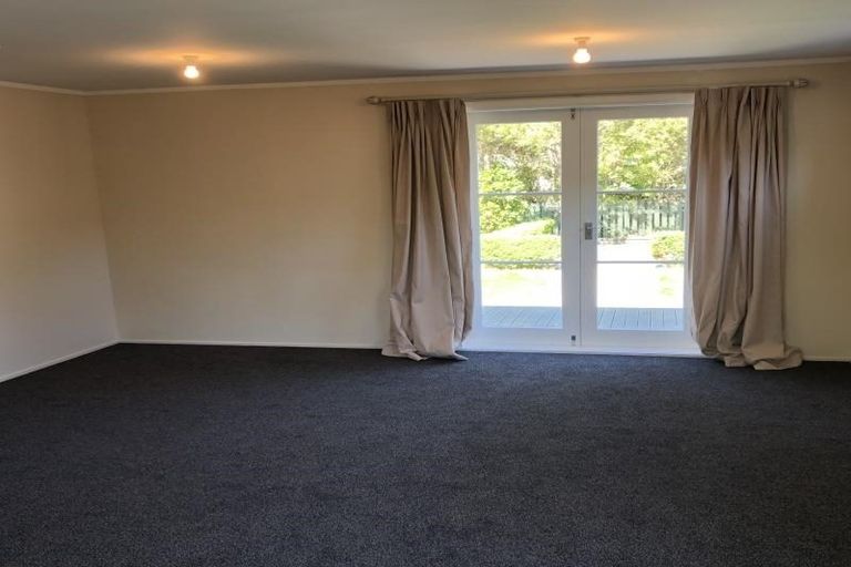 Photo of property in 1 Deller Grove, Silverstream, Upper Hutt, 5019