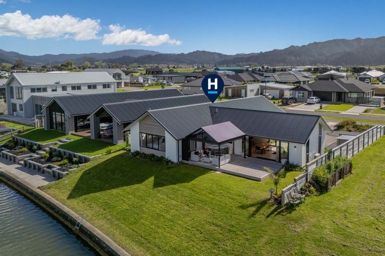 Photo of property in 20 Ngaroma Crescent, Whitianga, 3510