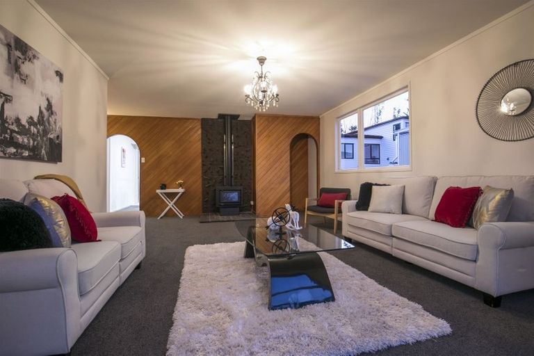 Photo of property in 37 Vina Place, Massey, Auckland, 0614