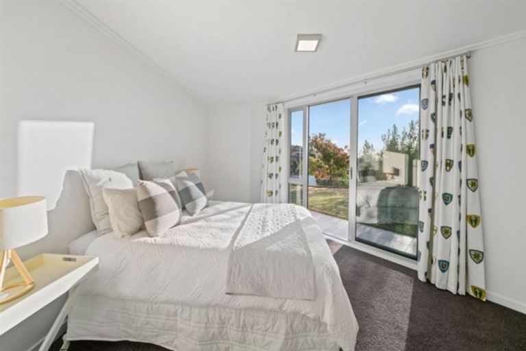 Photo of property in 19 Luxton Place, Mount Pleasant, Christchurch, 8081