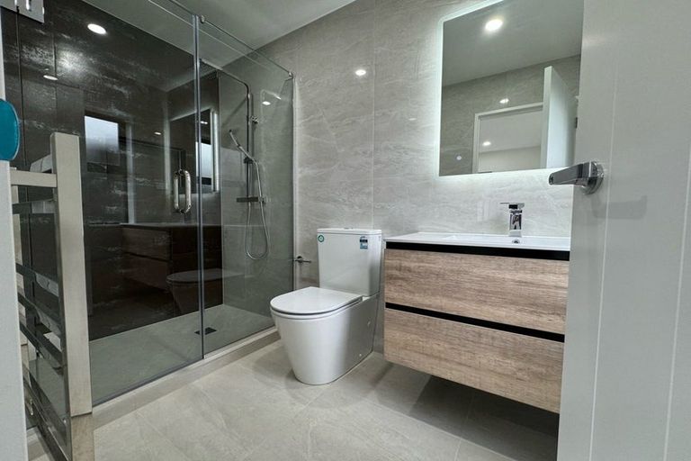 Photo of property in 9/90 Picasso Drive, West Harbour, Auckland, 0618