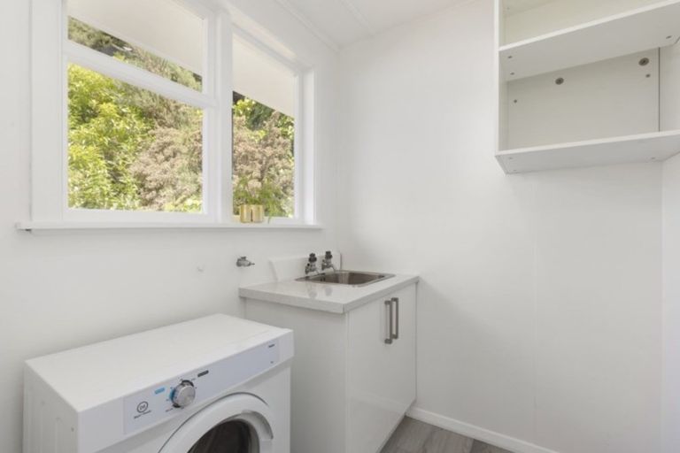 Photo of property in 47 Bird Grove, Stokes Valley, Lower Hutt, 5019