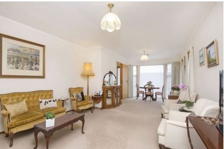 Photo of property in 2/3 Benygloe Place, Highland Park, Auckland, 2010