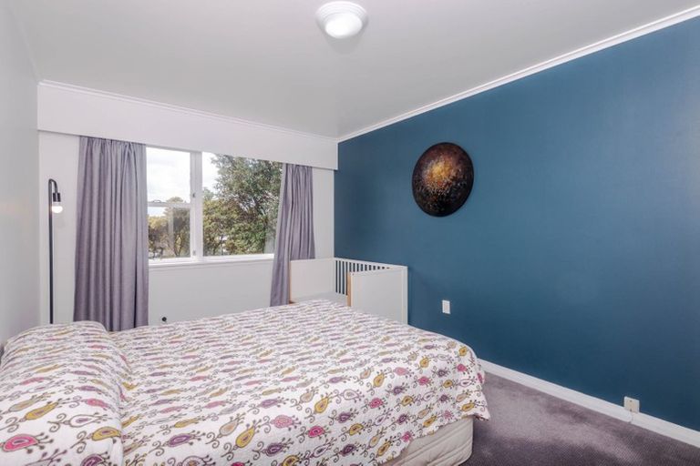 Photo of property in 41 Sunrise Boulevard, Tawa, Wellington, 5028