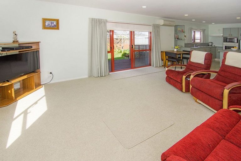 Photo of property in 1 Garrison Street, Carterton, 5713