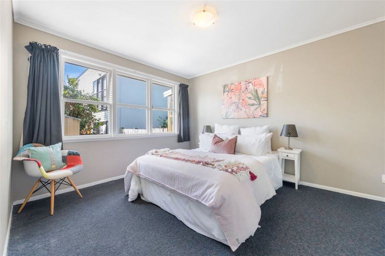 Photo of property in 3/3 Buscomb Avenue, Henderson, Auckland, 0610