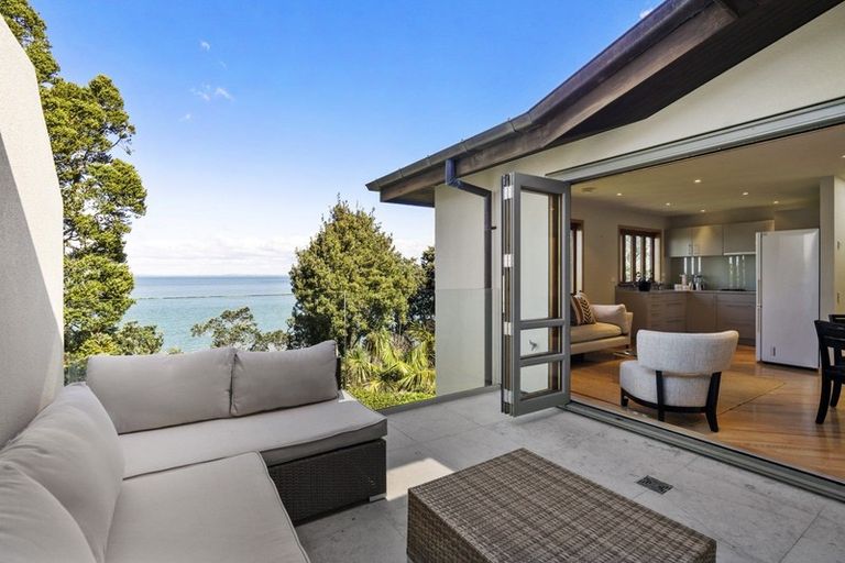 Photo of property in 104 Kauri Road, Laingholm, Auckland, 0604