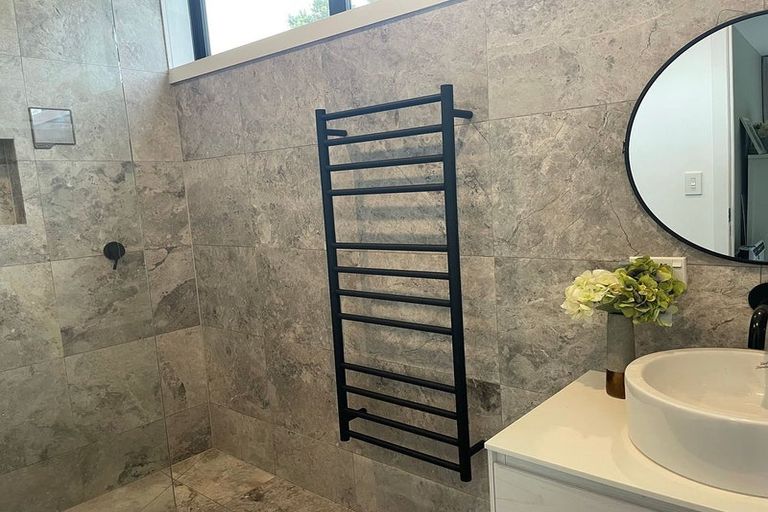 Photo of property in 21 Alfred Street, Northcote Point, Auckland, 0627