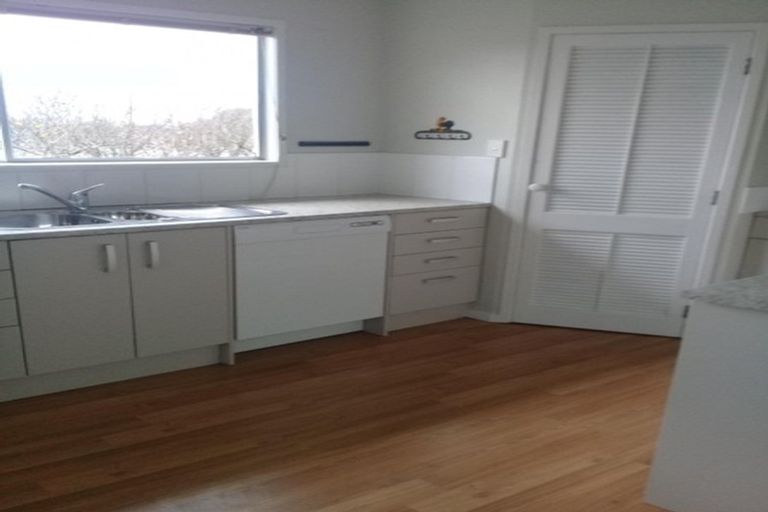 Photo of property in 3/4 Coronation Road, Glenfield, Auckland, 0627