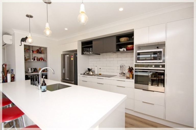 Photo of property in 9 Story Street, Foxton Beach, Foxton, 4815