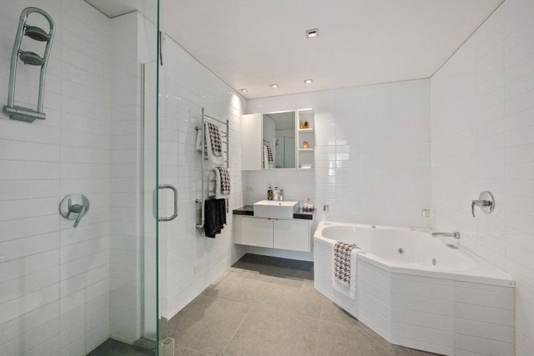 Photo of property in 1/7 The Promenade, Takapuna, Auckland, 0622