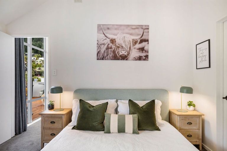 Photo of property in 12 Mackinnon Terrace, Sunshine Bay, Queenstown, 9300