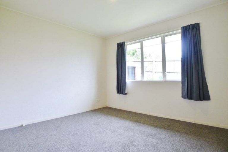 Photo of property in 104 Kingdale Road, Henderson, Auckland, 0610