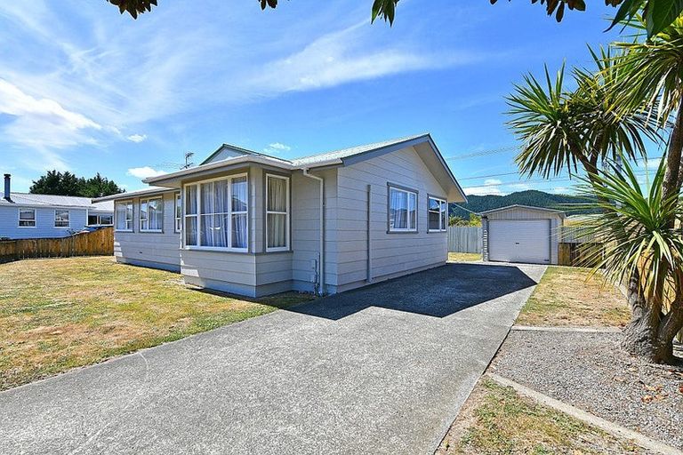 Photo of property in 9 Phar Lap Grove, Trentham, Upper Hutt, 5018