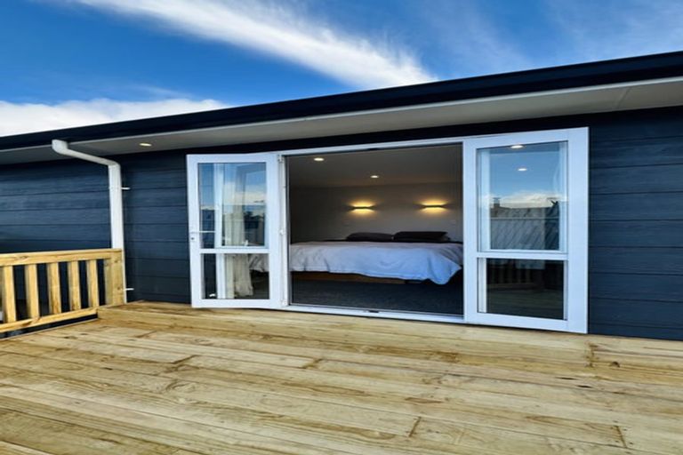 Photo of property in 8 John Dee Crescent, Red Beach, 0932