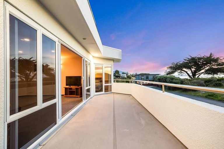 Photo of property in 17a Groves Road, Raumati Beach, Paraparaumu, 5032