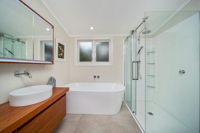 Photo of property in 9 Mayfair Place, Westown, New Plymouth, 4310