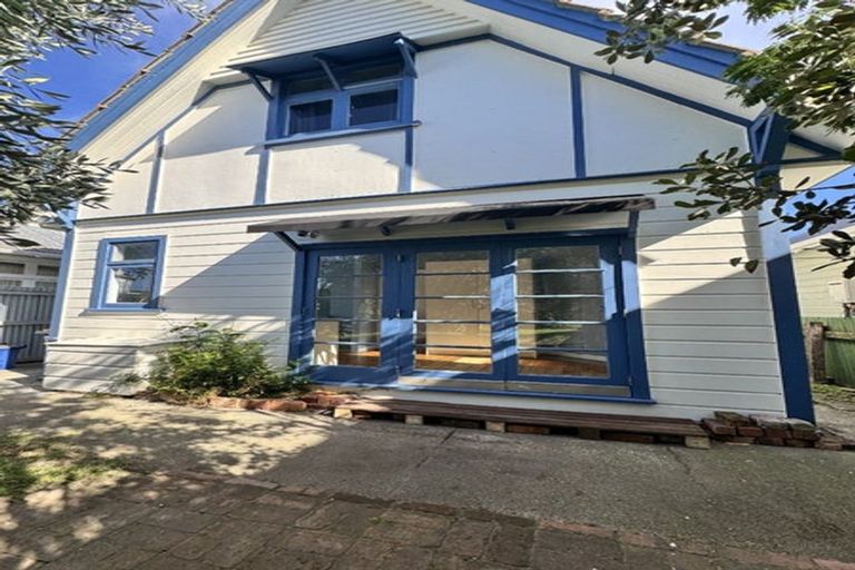Photo of property in 61 Endeavour Street, Lyall Bay, Wellington, 6022