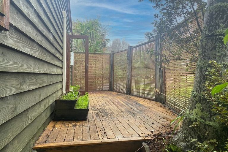 Photo of property in 137 Matipo Road, Te Atatu Peninsula, Auckland, 0610