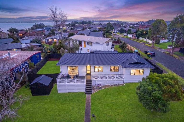 Photo of property in 1 Dalmahoy Place, Wattle Downs, Auckland, 2103
