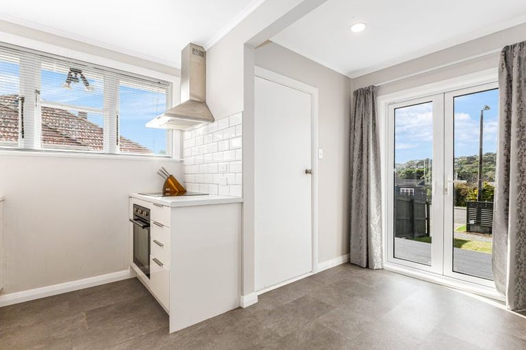 Photo of property in 90 Main Road, Titahi Bay, Porirua, 5022