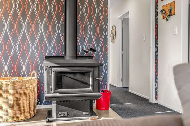 Photo of property in 8 Stonebridge Lane, Oxford, 7430