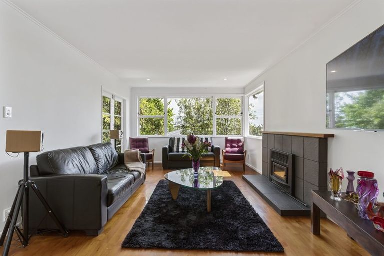 Photo of property in 4 Longfellow Parade, Glen Eden, Auckland, 0604