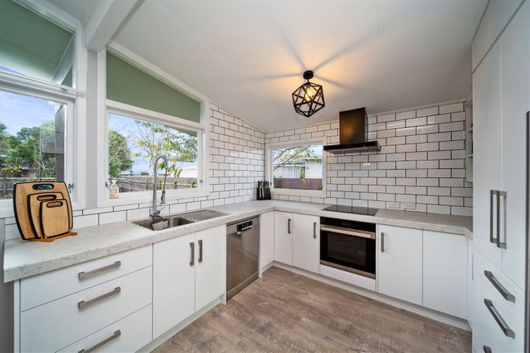 Photo of property in 5 Ngaio Place, Hawera, 4610