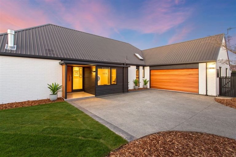 Photo of property in 48 Weka Street, Fendalton, Christchurch, 8041