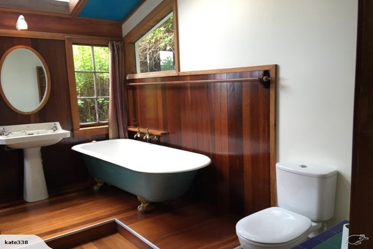 Photo of property in 2/158 Breaker Bay Road, Breaker Bay, Wellington, 6022