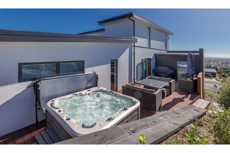 Photo of property in 8 Caldberg Close, Westmorland, Christchurch, 8025