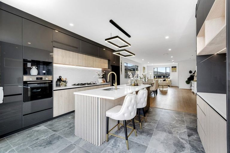 Photo of property in 6 Bendridge Street, Flat Bush, Auckland, 2019