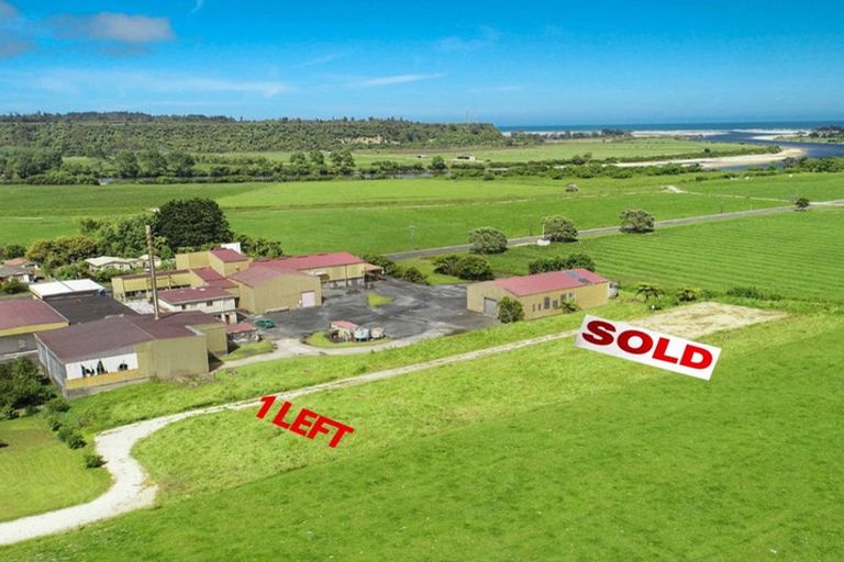 Photo of property in 11 Oparara Road, Karamea, 7893