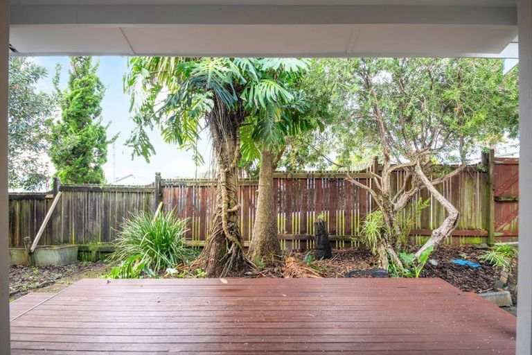 Photo of property in 129 Sunnyside Road, Sunnyvale, Auckland, 0612