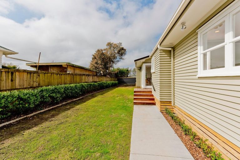 Photo of property in 51 Cambridge Road, Riverhead, 0820