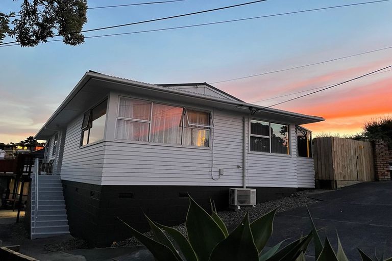 Photo of property in 57 Fairmount Road, Titirangi, Auckland, 0604