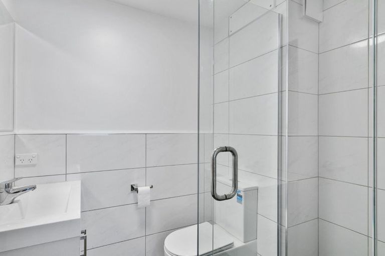 Photo of property in 1/4045f Great North Road, Glen Eden, Auckland, 0602