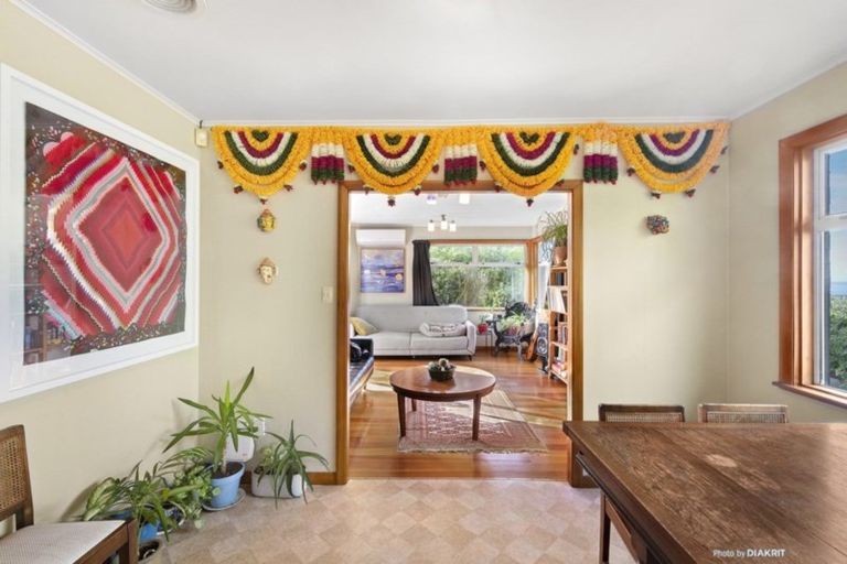 Photo of property in 17 Cave Road, Houghton Bay, Wellington, 6023