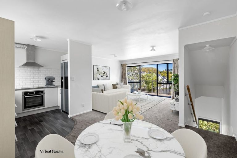 Photo of property in 2/5 John Jennings Drive, Oteha, Auckland, 0632