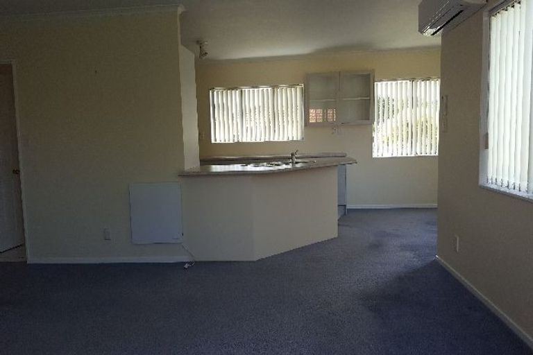 Photo of property in 6 Arlose Place, Westgate, Auckland, 0614