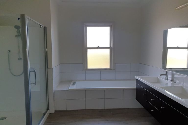 Photo of property in 18 Puketapu Road, Taradale, Napier, 4112