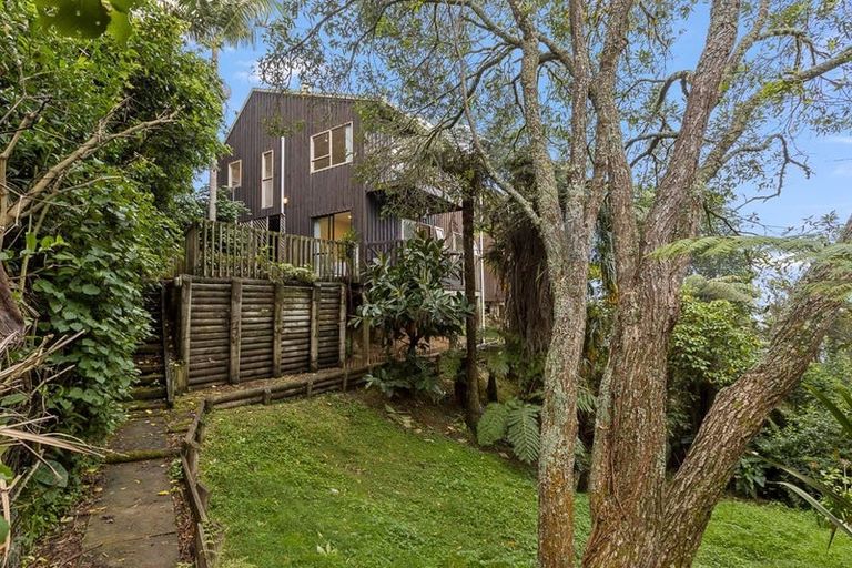 Photo of property in 1/807 East Coast Road, Northcross, Auckland, 0630