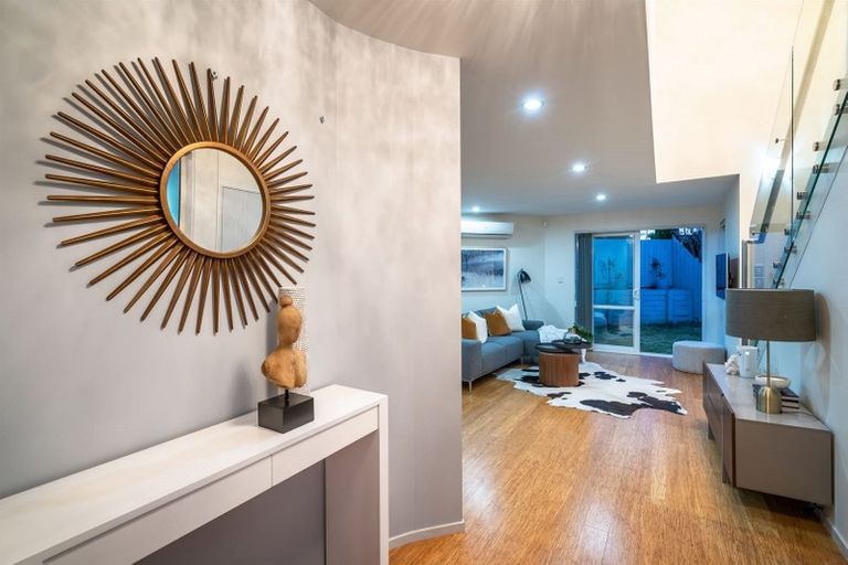 Photo of property in 2/46 Raleigh Road, Northcote, Auckland, 0627